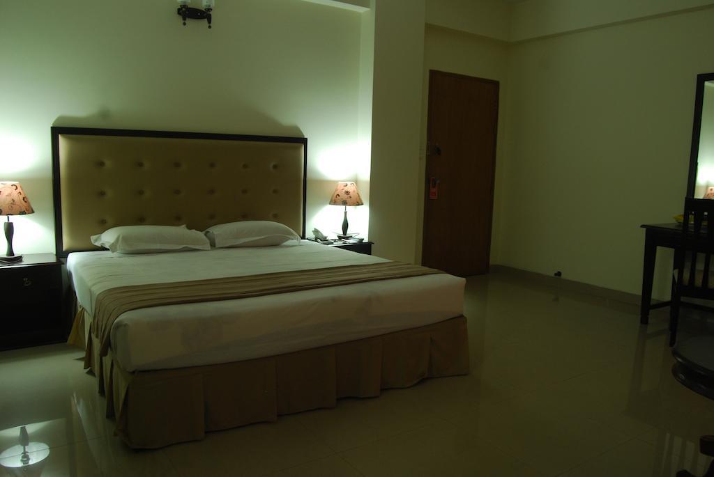 Ambassador Residency Hotel Chittagong Exterior foto